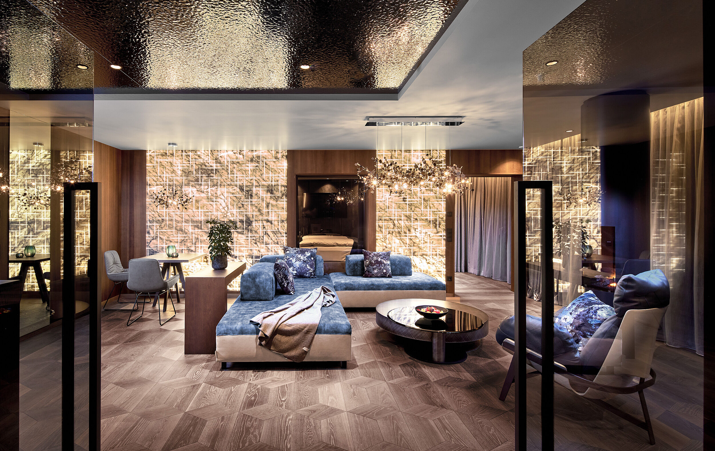 Luxury-Suite mit Kinowand und Bang & Olufsen Soundsystem